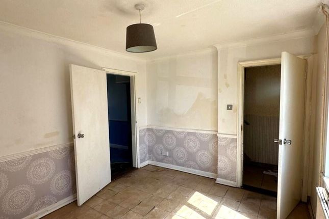 21, Grovehurst Avenue, Sittingbourne photo 3