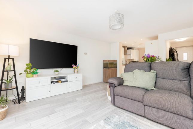 2, Wren Close, Henlow photo 4