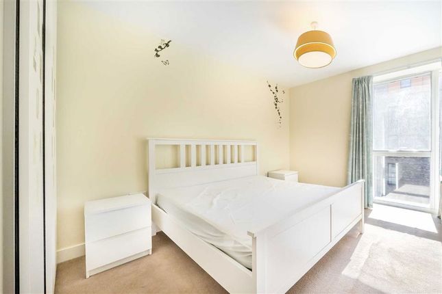 Flat 304, Skelton Lodge, 5, Billinghurst Way, London photo 4