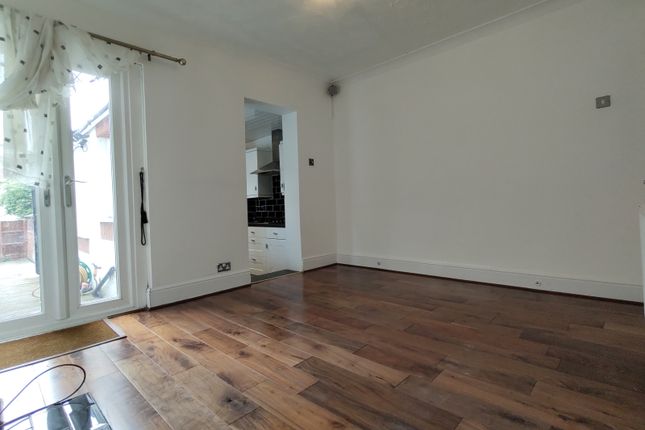 Modern 2-Bedroom House With Garden Â€“ William Street, Grays Rm17