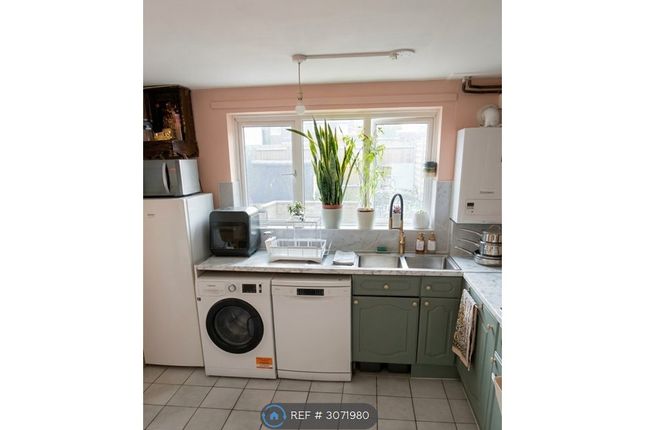 Holmshaw Close, London photo 4
