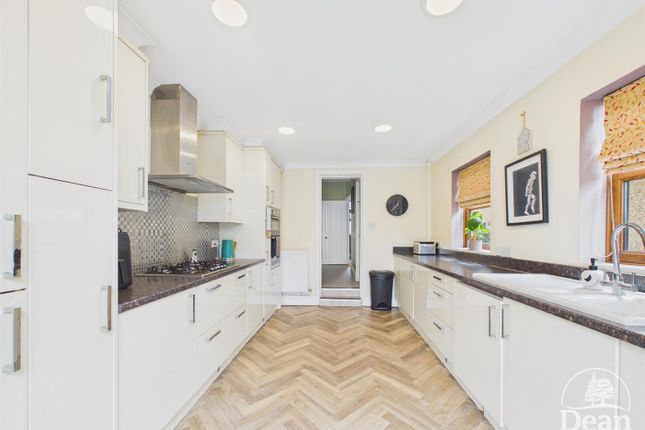 10, Summerleaze, Lydney photo 4