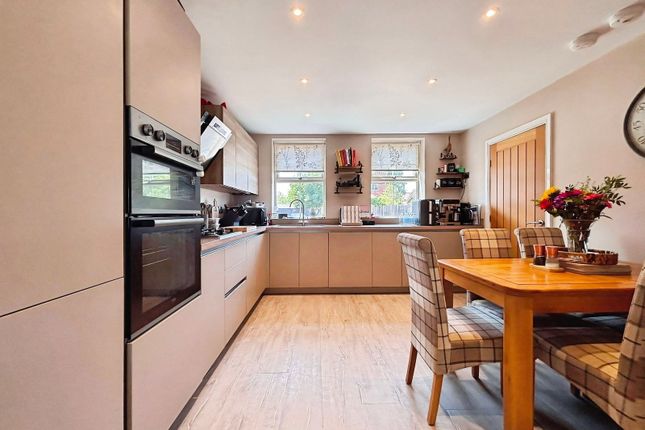 4, Barnatt Way, Heckington photo 2