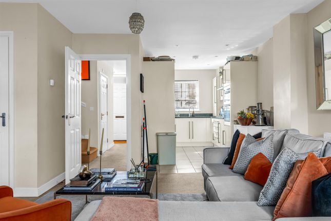 22, Florence Court, Hertford photo 4