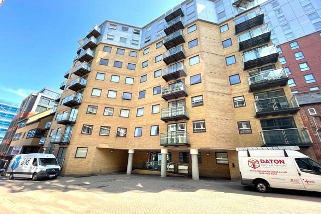 Thumbnail Flat to rent in Merchants Place, Reading, Berkshire