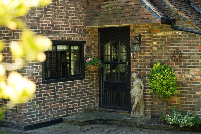 Little Coombe, 34, Clive Road, Surrey photo 2