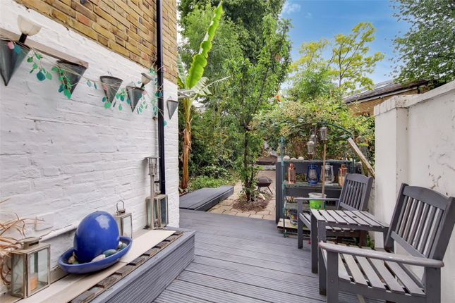Flat for sale in Leighton Grove, London