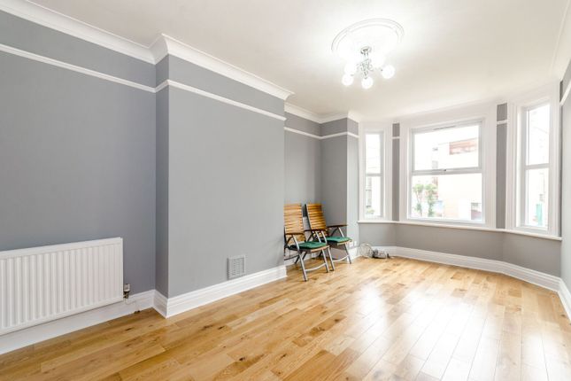 High Road, N22, Wood Green photo 2