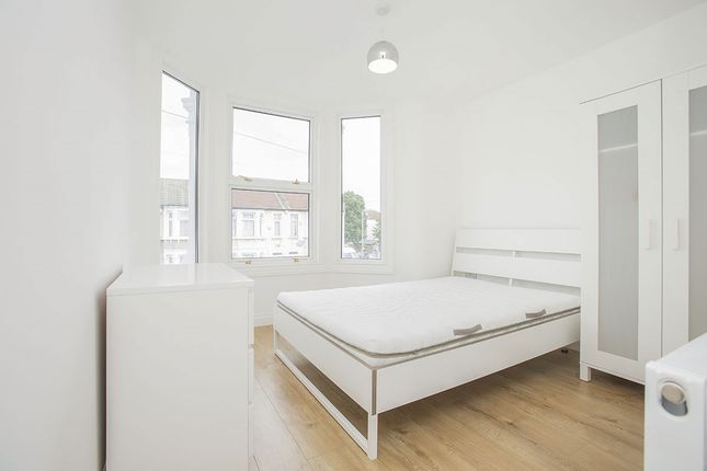 Thumbnail Room to rent in Kingston Road, Ilford, Essex