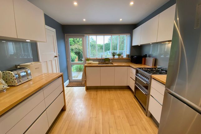 Barn Close, Epsom photo 2