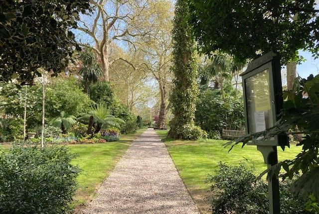 Flat for sale in Hyde Park Square, Hyde Park