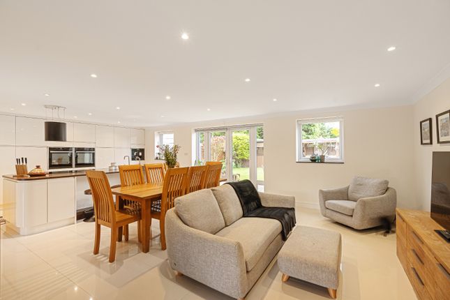 34, Shearwater, Longfield photo 2