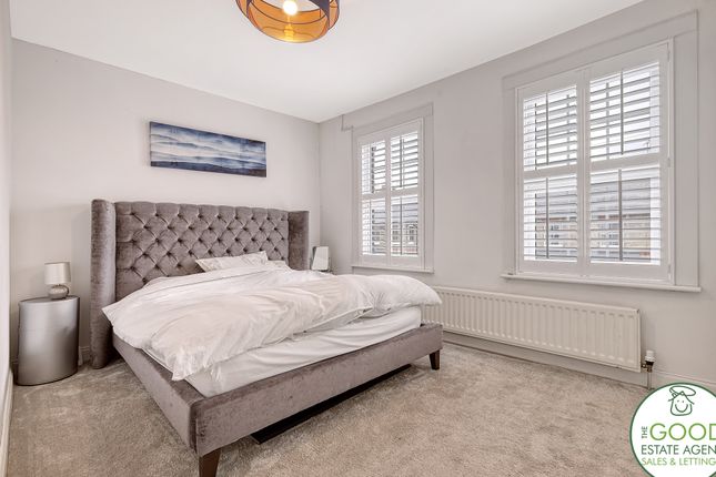End terrace house for sale in Meadow Road, Loughton