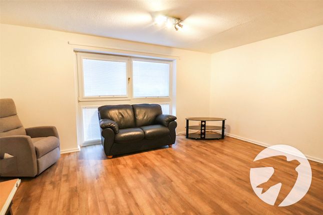18, Sun Court, Erith photo 2
