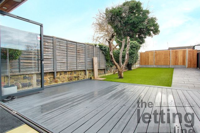 210, Lavender Hill, Middlesex photo 3