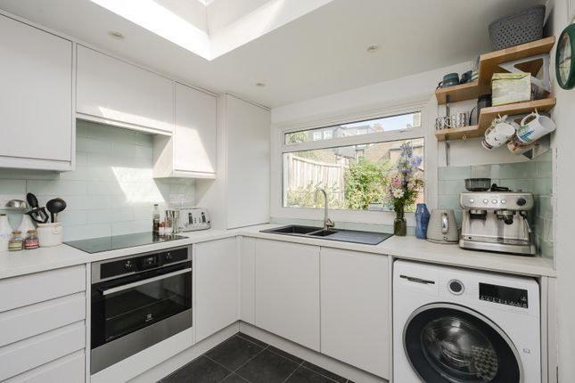 78, Quicks Road, London photo 4