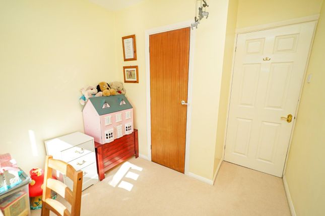 Detached house for sale in Redwood Glade, Leighton Buzzard