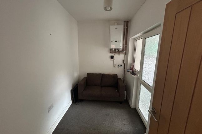 27, Beech Avenue, Northamptonshire photo 4