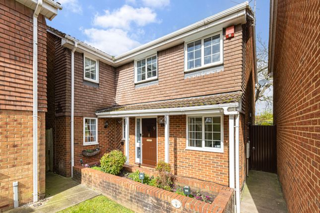 9, Carrington Square, Harrow photo 3