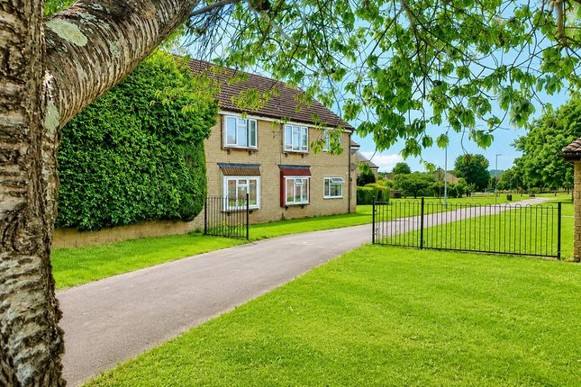 18, Milton Close, Yeovil photo 2