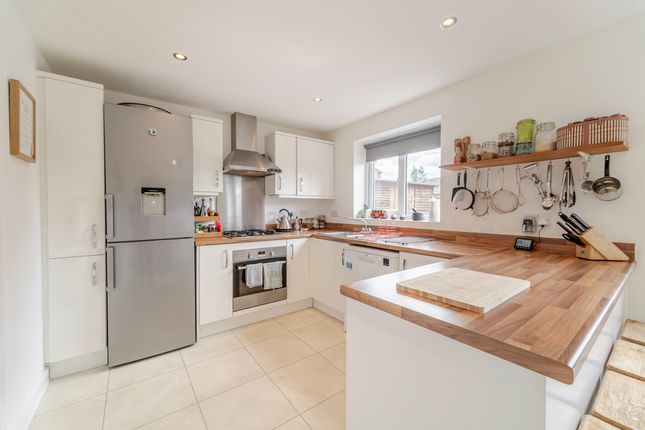 2 Skylark Way, Mansfield photo 4