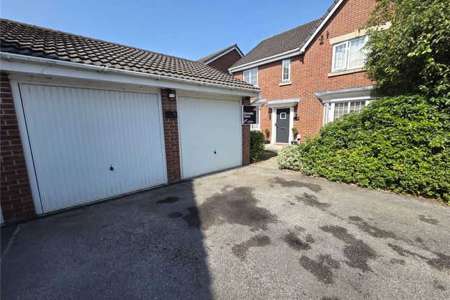 15, Kerscott Close, Wigan photo 2