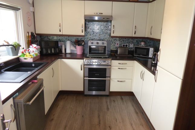 23, Collinswood Park, Folly Lane, Caddington, Luton photo 4