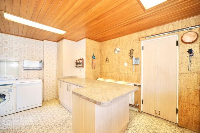 8, Chigwell Rise, Chigwell photo 4