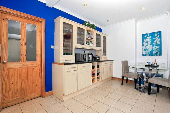 1, Holland Avenue, Peterborough photo 4