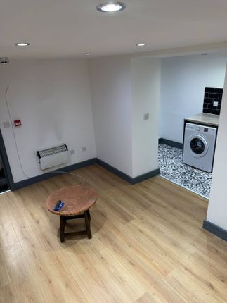 Basement Flat, 23 Hamilton Place, Leeds photo 5