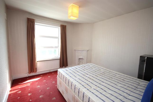 Thumbnail Room to rent in Old Oak Road, Acton, London