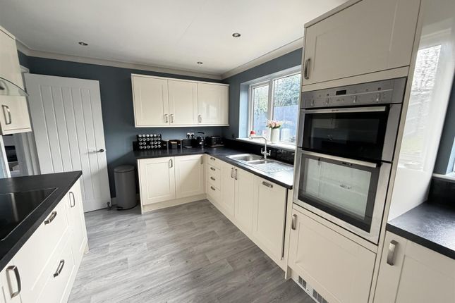 9, Wadham Court, Daventry photo 3