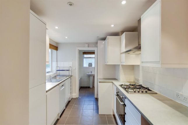Flat to rent in Barclay Road, London