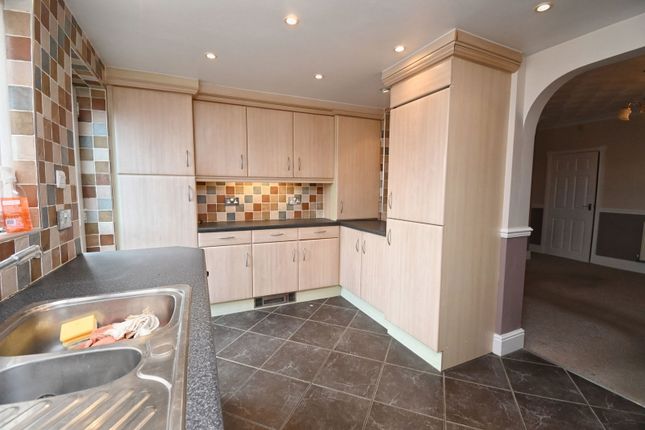 16, West Avenue, Barnsley photo 2
