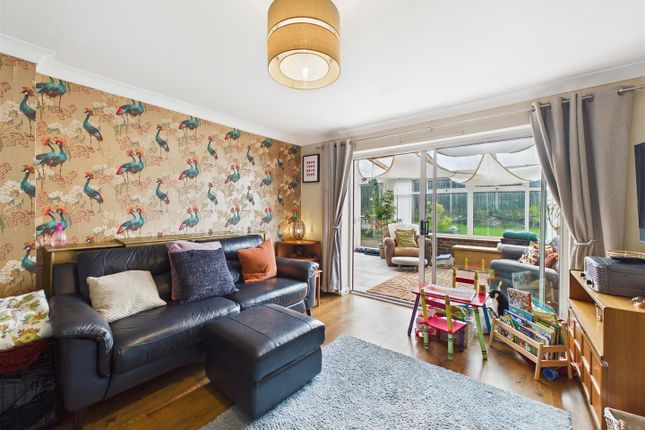 2, Burns Drive, Dronfield photo 3
