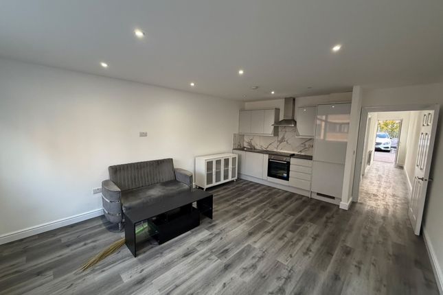 57 High Street, HOUNSLOW photo 3