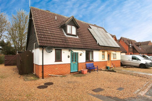 2-bed house on 28, Canonsfield, Peterborough, £200,000