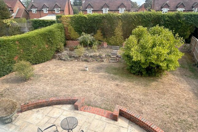 34, Gorselands, Newbury photo 2