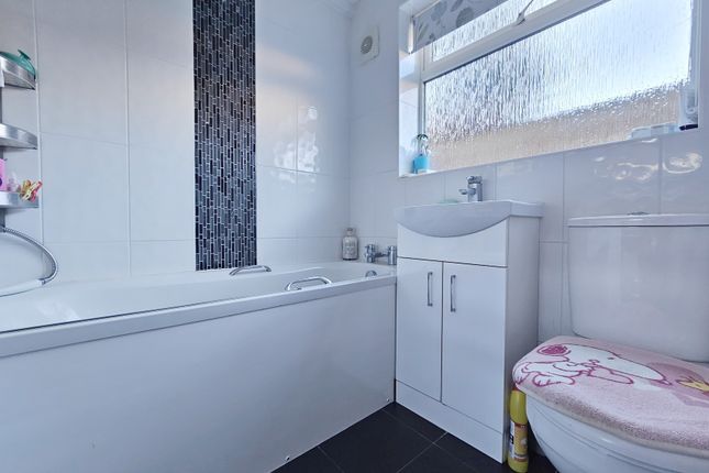 Flat for sale in Maltby Way, Lower Earley, Reading