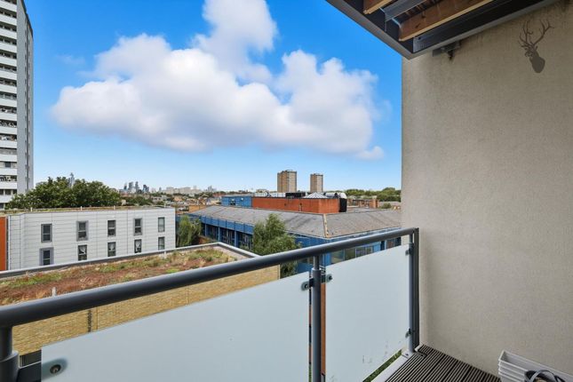 Flat 604, William Beveridge House, London photo 3