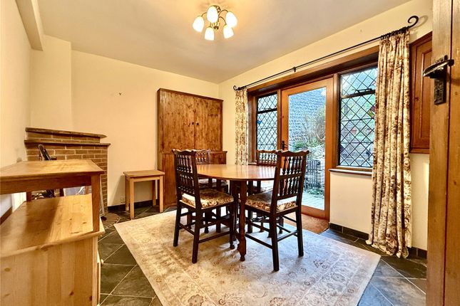 4 Motcombe Lane photo 4