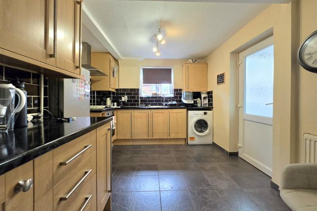 28, Sponne Rise, Leicester photo 3