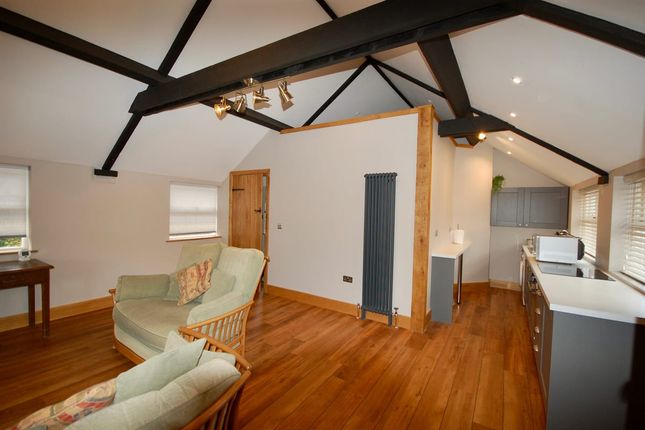 Flat, The Holloway, Kidderminster photo 4