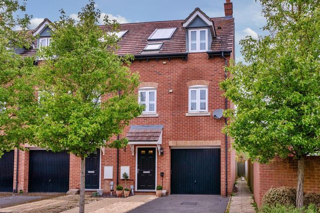 Town house for sale in Thame, Oxfordshire