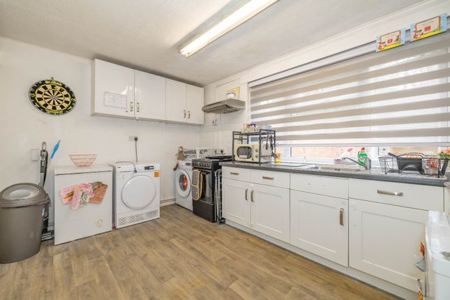 41, Long Meadow Way, Kent photo 2