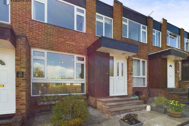 Thumbnail Terraced house for sale in Deepfield Way, Coulsdon