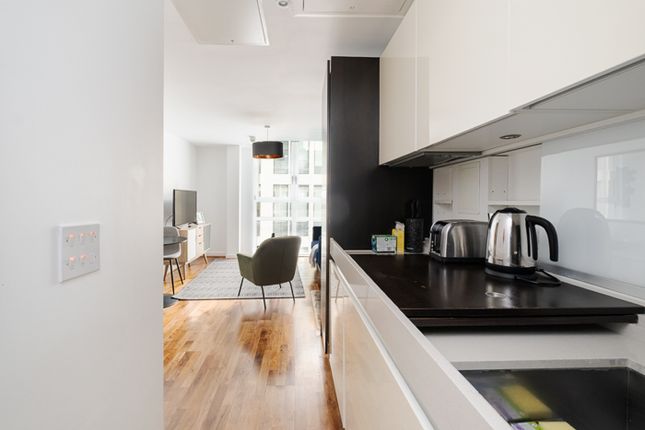 Apartment 37, 1, Lamb's Passage, London photo 2