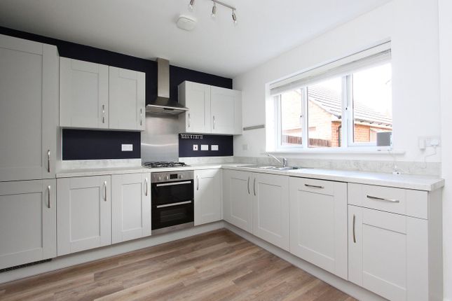 43, Jenkinson Way, Wotton-under-Edge photo 3
