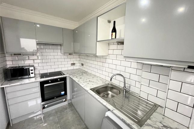 Thumbnail Flat to rent in Upper Richmond Road West, London