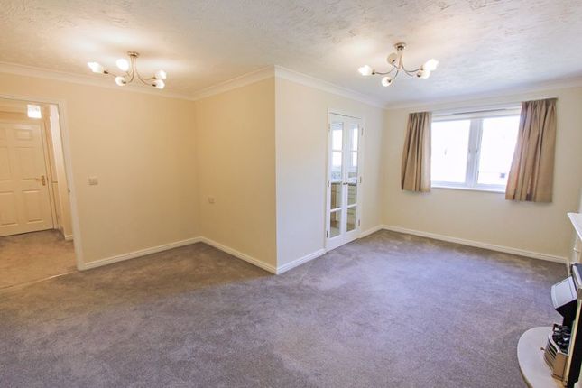 Flat for sale in Woodlands Court, Chatham